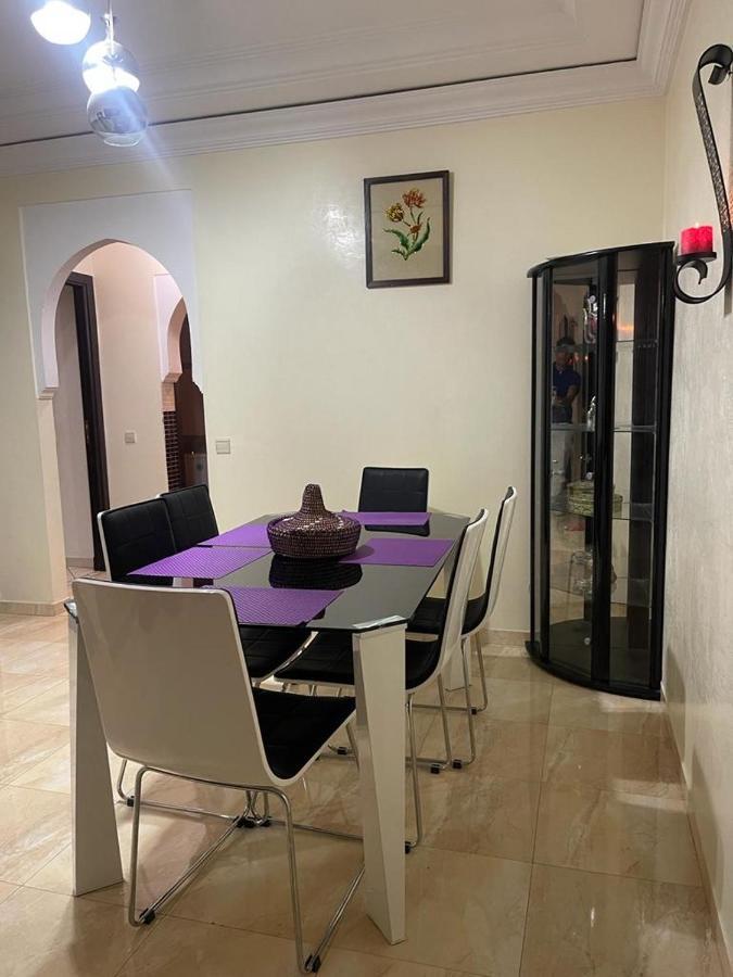Magnifique Appartement Spacieux Confort Propre Familial 2 Chambres Salon Et Salle A Manger A 20Mn A Pied De Place Jemaa El Fina 4 Piscines Dans Espace De Golf A 12 Mn En Voitures L Entree Est Gratuit Pour La Clientele Ouvert Entre 10H Et 20H Marrakesh Luaran gambar