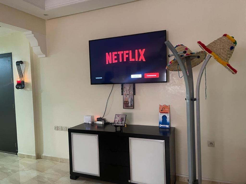 Magnifique Appartement Spacieux Confort Propre Familial 2 Chambres Salon Et Salle A Manger A 20Mn A Pied De Place Jemaa El Fina 4 Piscines Dans Espace De Golf A 12 Mn En Voitures L Entree Est Gratuit Pour La Clientele Ouvert Entre 10H Et 20H Marrakesh Luaran gambar