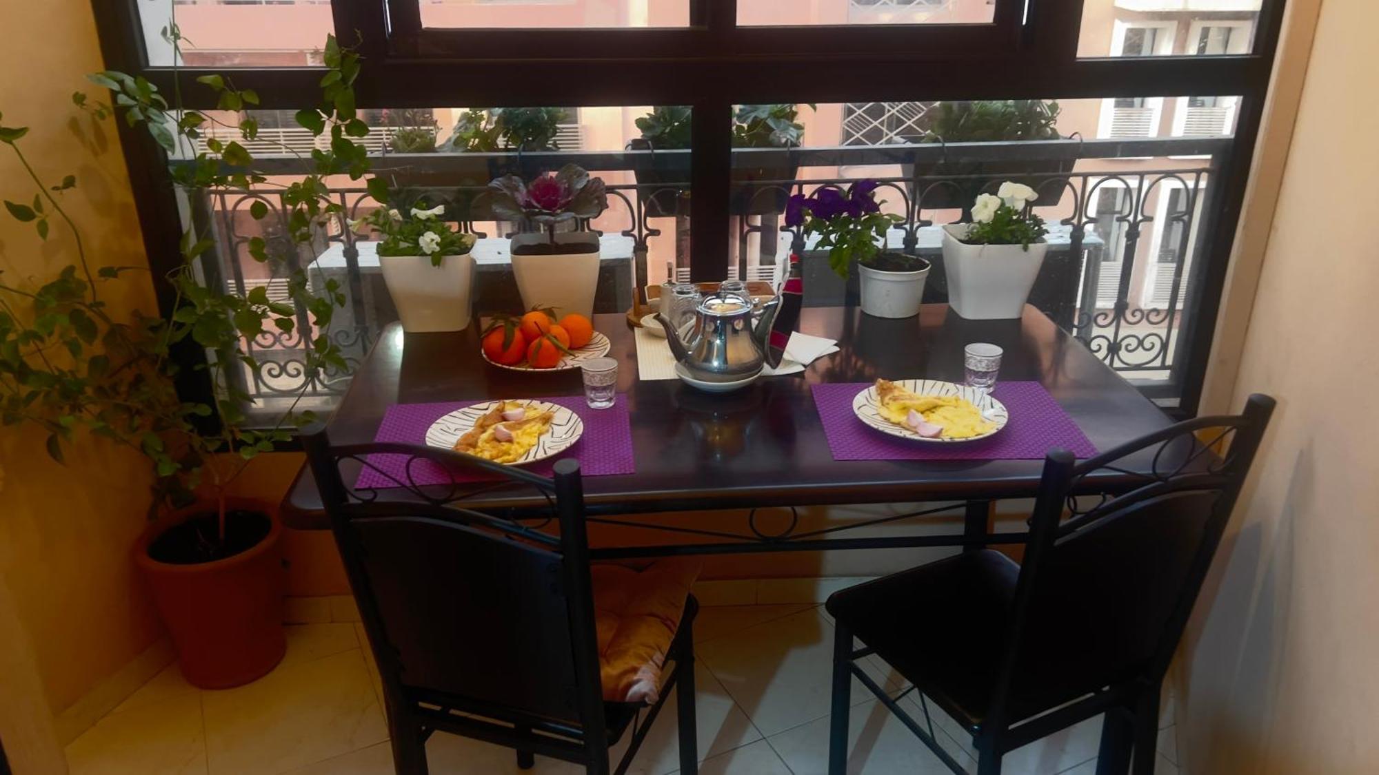 Magnifique Appartement Spacieux Confort Propre Familial 2 Chambres Salon Et Salle A Manger A 20Mn A Pied De Place Jemaa El Fina 4 Piscines Dans Espace De Golf A 12 Mn En Voitures L Entree Est Gratuit Pour La Clientele Ouvert Entre 10H Et 20H Marrakesh Luaran gambar