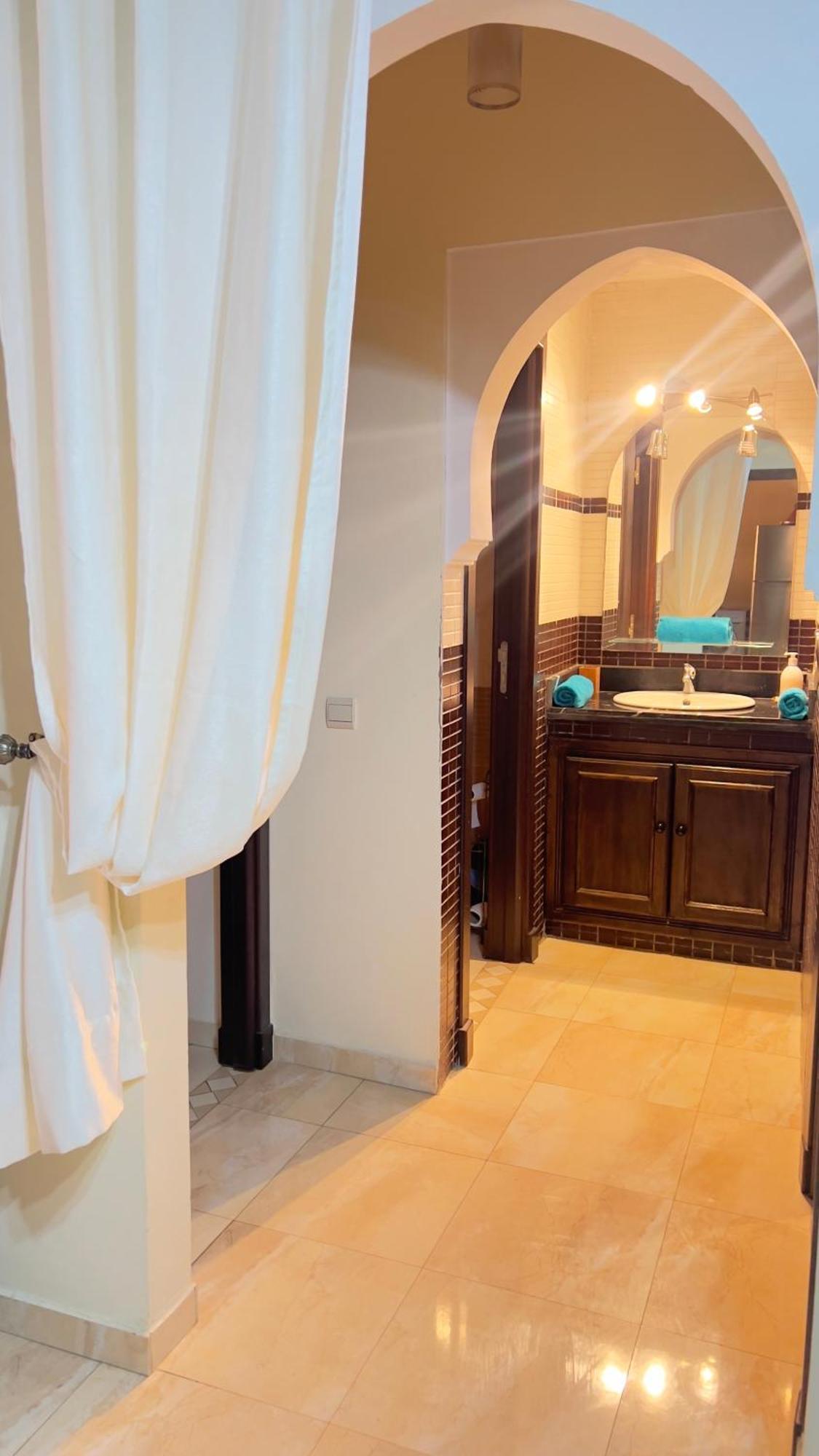 Magnifique Appartement Spacieux Confort Propre Familial 2 Chambres Salon Et Salle A Manger A 20Mn A Pied De Place Jemaa El Fina 4 Piscines Dans Espace De Golf A 12 Mn En Voitures L Entree Est Gratuit Pour La Clientele Ouvert Entre 10H Et 20H Marrakesh Luaran gambar