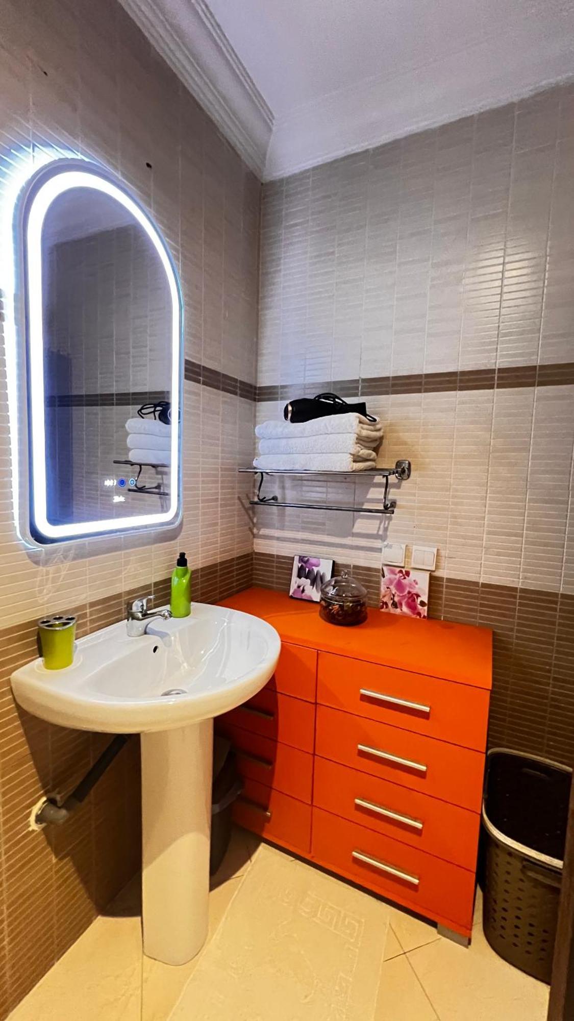 Magnifique Appartement Spacieux Confort Propre Familial 2 Chambres Salon Et Salle A Manger A 20Mn A Pied De Place Jemaa El Fina 4 Piscines Dans Espace De Golf A 12 Mn En Voitures L Entree Est Gratuit Pour La Clientele Ouvert Entre 10H Et 20H Marrakesh Luaran gambar