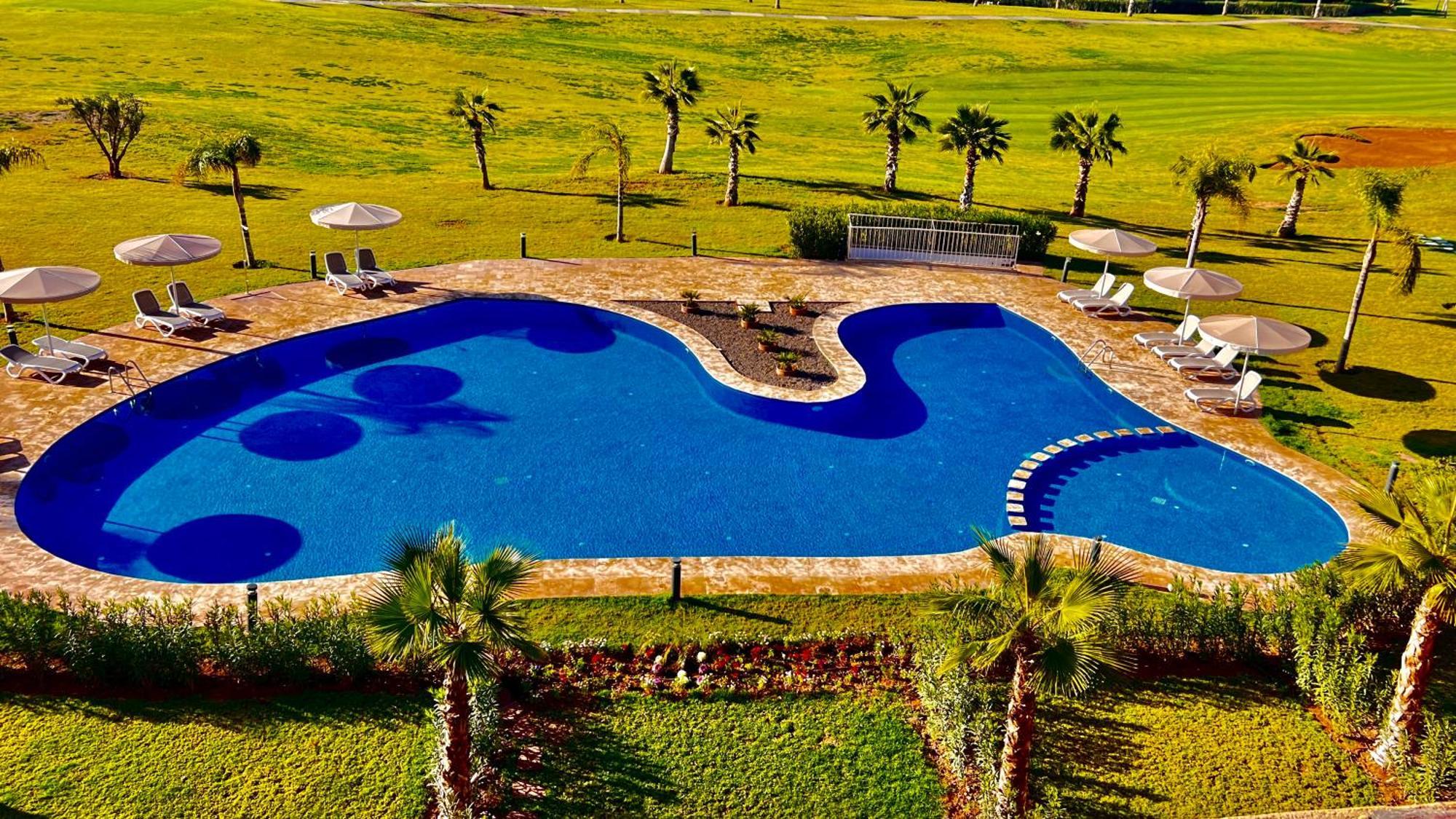 Magnifique Appartement Spacieux Confort Propre Familial 2 Chambres Salon Et Salle A Manger A 20Mn A Pied De Place Jemaa El Fina 4 Piscines Dans Espace De Golf A 12 Mn En Voitures L Entree Est Gratuit Pour La Clientele Ouvert Entre 10H Et 20H Marrakesh Luaran gambar