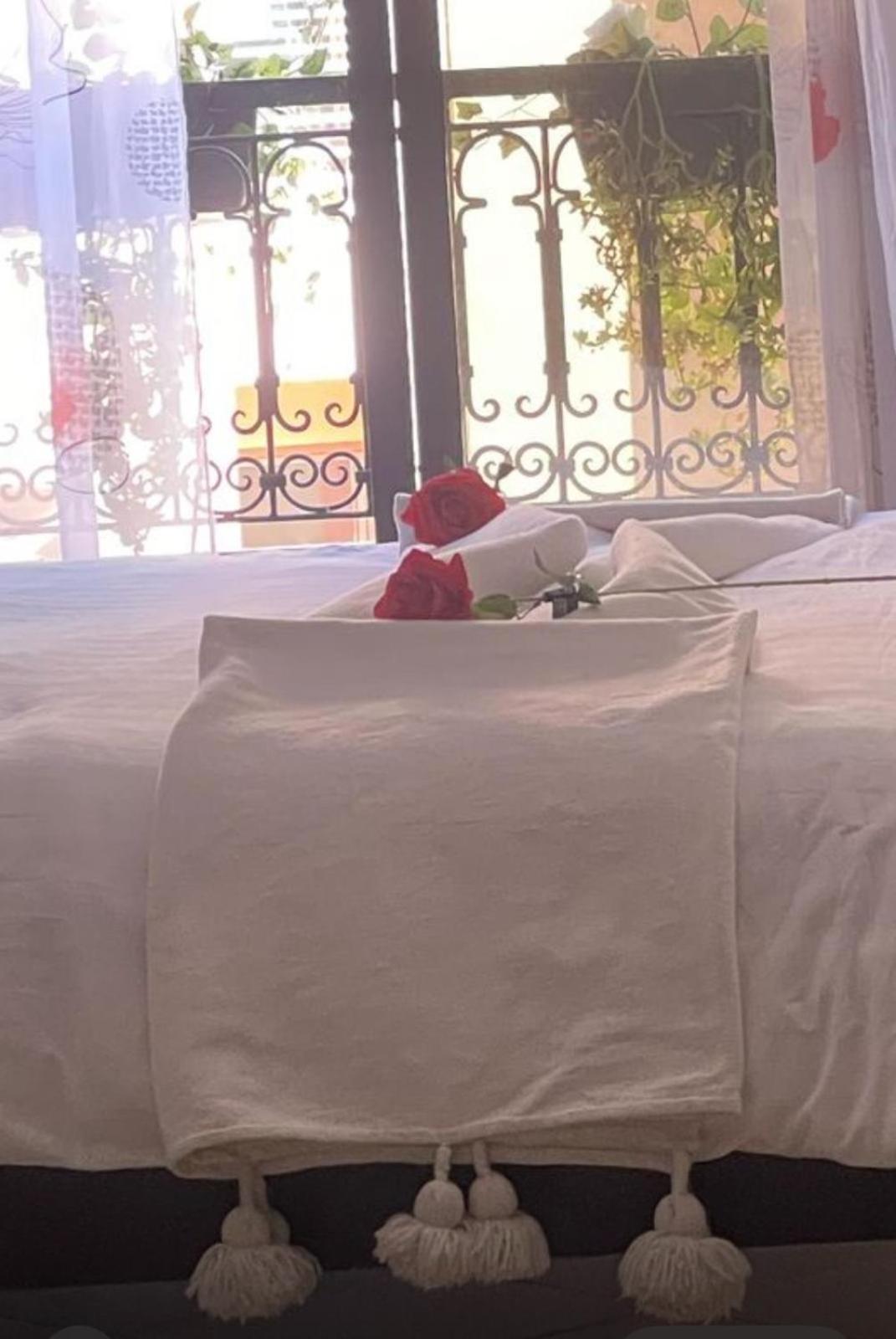 Magnifique Appartement Spacieux Confort Propre Familial 2 Chambres Salon Et Salle A Manger A 20Mn A Pied De Place Jemaa El Fina 4 Piscines Dans Espace De Golf A 12 Mn En Voitures L Entree Est Gratuit Pour La Clientele Ouvert Entre 10H Et 20H Marrakesh Luaran gambar
