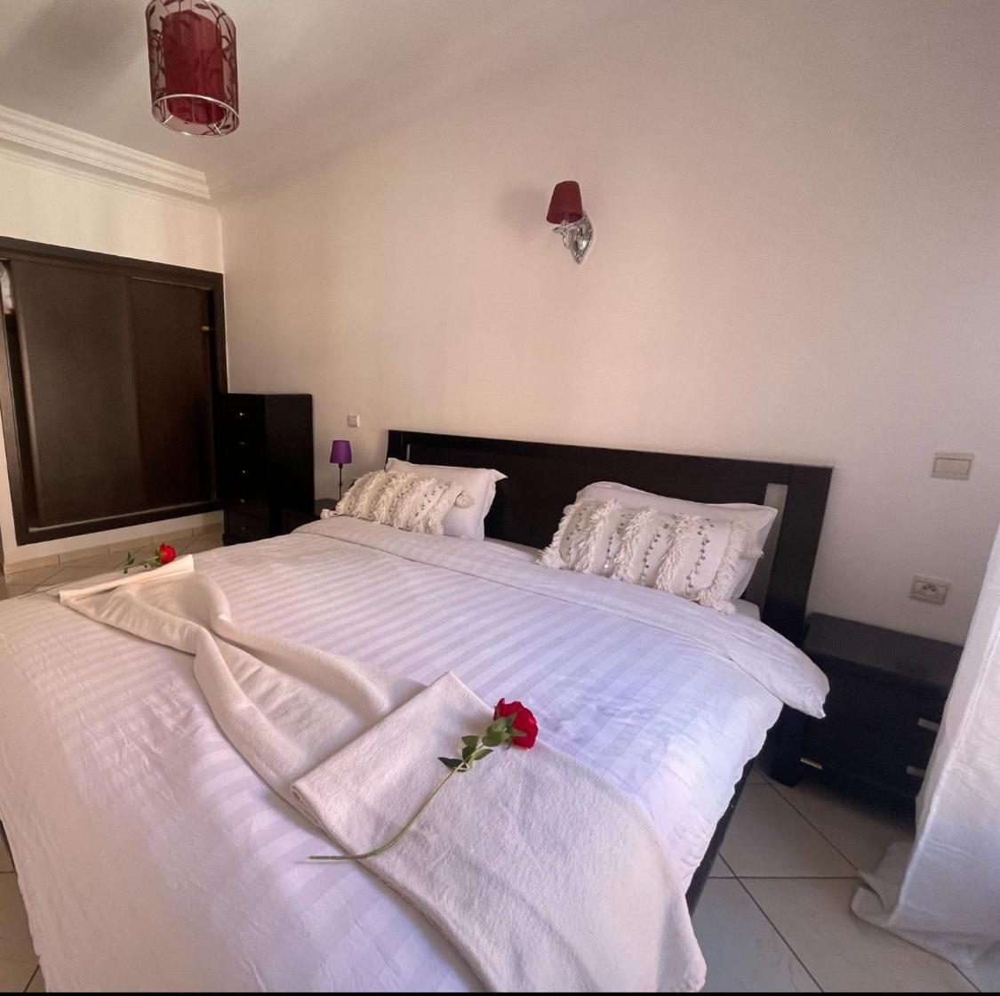 Magnifique Appartement Spacieux Confort Propre Familial 2 Chambres Salon Et Salle A Manger A 20Mn A Pied De Place Jemaa El Fina 4 Piscines Dans Espace De Golf A 12 Mn En Voitures L Entree Est Gratuit Pour La Clientele Ouvert Entre 10H Et 20H Marrakesh Luaran gambar