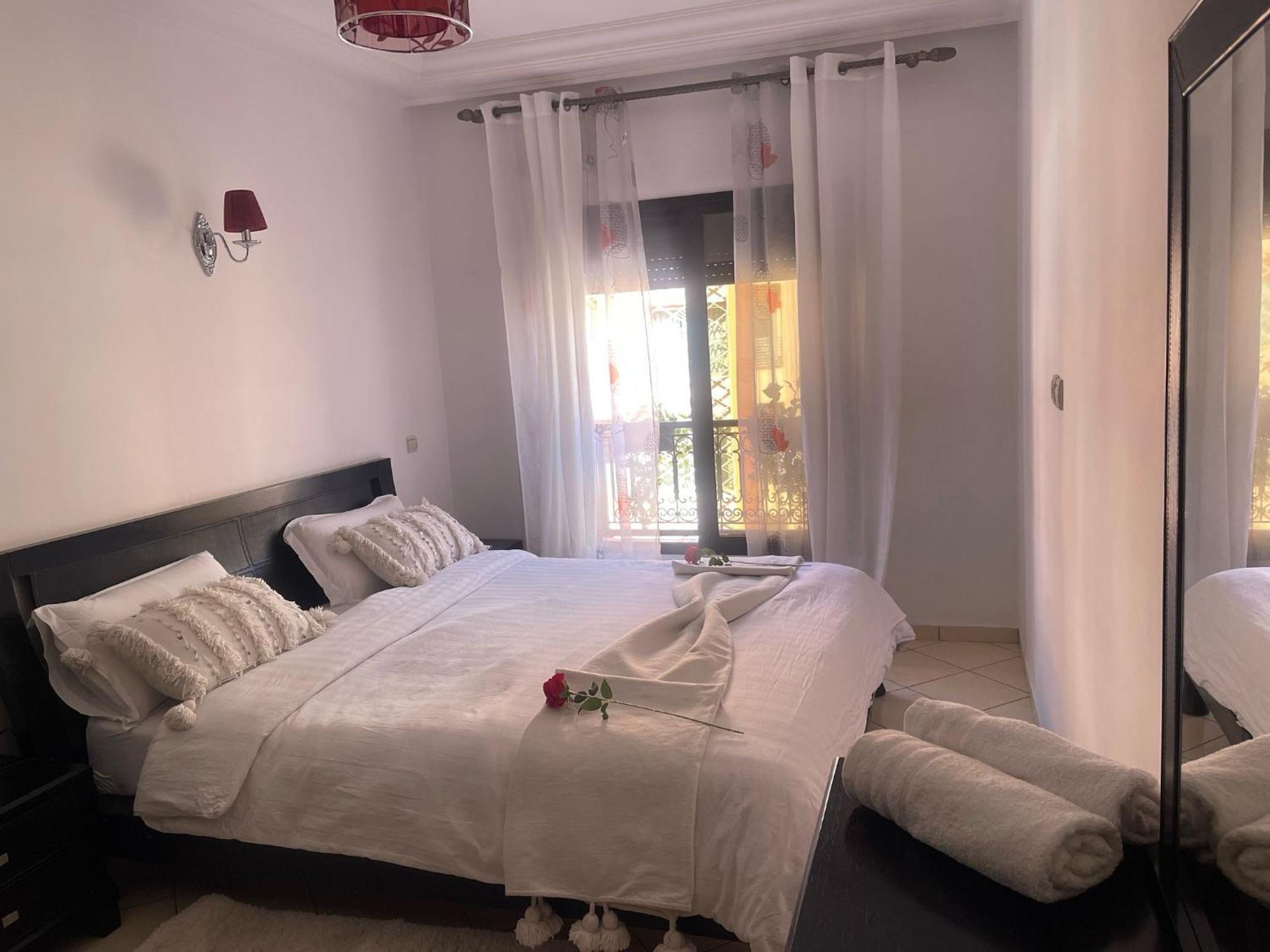 Magnifique Appartement Spacieux Confort Propre Familial 2 Chambres Salon Et Salle A Manger A 20Mn A Pied De Place Jemaa El Fina 4 Piscines Dans Espace De Golf A 12 Mn En Voitures L Entree Est Gratuit Pour La Clientele Ouvert Entre 10H Et 20H Marrakesh Luaran gambar